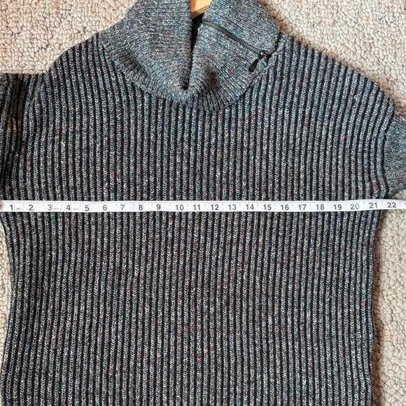 Leo & Nicole Green Multicolor Turtleneck Sweater - Picture 9 of 10